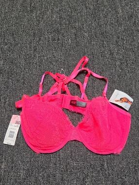 Smart and sexy--Hot Pink Lace Underwire Bra with Strappy Back